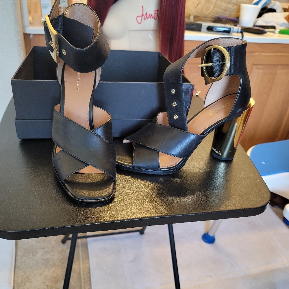 Calvin Klein Black leather w/Gold buckle